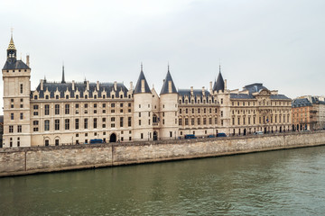 Fototapeta na wymiar The river Seine embankment.