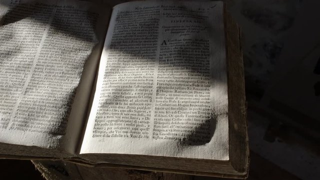 LIBRO ANTICO