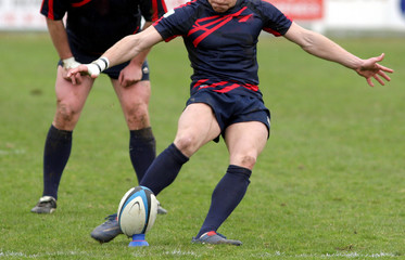 Fototapeta na wymiar Ballon de rugby , ovale, pénalité, scène de jeu, rugbyman