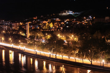 night view to kura and 300 aragvians monument © homopaparaccis