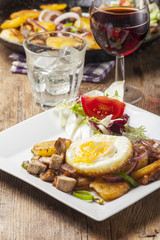 Tiroler Gröstl  mit einem Ei