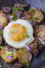Spiegelei auf Gröstl