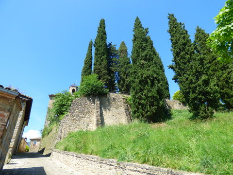Mieras /Mieres, pueblo de la provincia de Gerona (Catalu&ntilde;a,Espa&ntilde;a) ubicado en la comarca de la Garrocha. Pertenece al Parque Natural de la Zona Volc&aacute;nica de la Garrocha