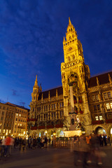 Fototapeta premium Night view of New Town Hall Marian column on Marienplatz in Munich, Bavaria