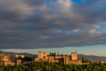 Fototapeta na wymiar Coucher de soleil sur la Alhambra de Granada