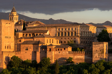 Fototapeta premium Coucher de soleil sur la Alhambra de Granada