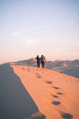 Fototapeta na wymiar couple on dune in desert