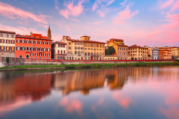 Fototapeta na wymiar River Arno at gorgeous sunrise in Florence, Tuscany, Italy