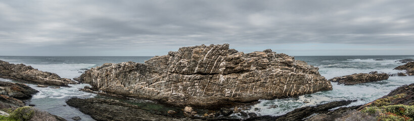 Quartz veins in giant granite rock at sea