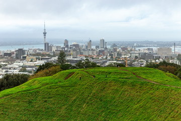 Obraz premium Auckland cityscape from Mt. Eden, This is famous landmark in New Zealand.