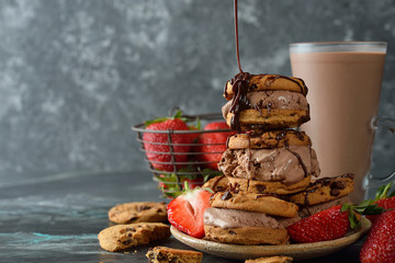 Sandwich cookies