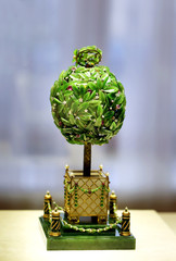 Photo beautiful green jewelry tree at the exhibition