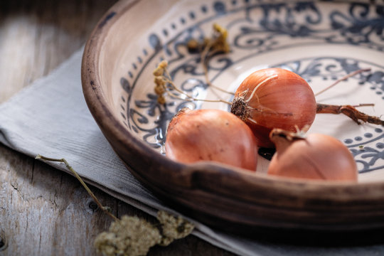 Napiform onion is in a beautiful clay dish