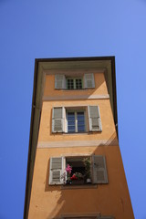 immeuble étroit dans le vieux Nice
