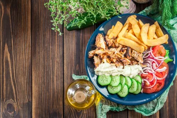 Abwaschbare Fototapete Fertige gerichte Greek gyros dish with french fries and vegetables
