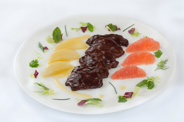Snack from grapefruit and beef.