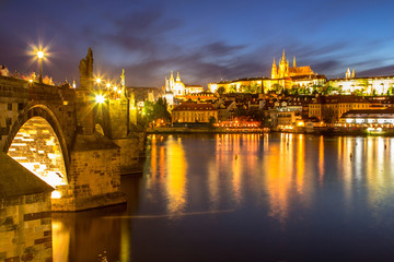 Fototapeta na wymiar Castle and St. Vitus cathedral in Prague at night, Czech Republic