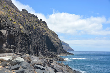 Fototapeta na wymiar acantilado en las costas de Tenerife, España
