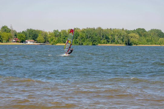 wassersport surfer auf see
