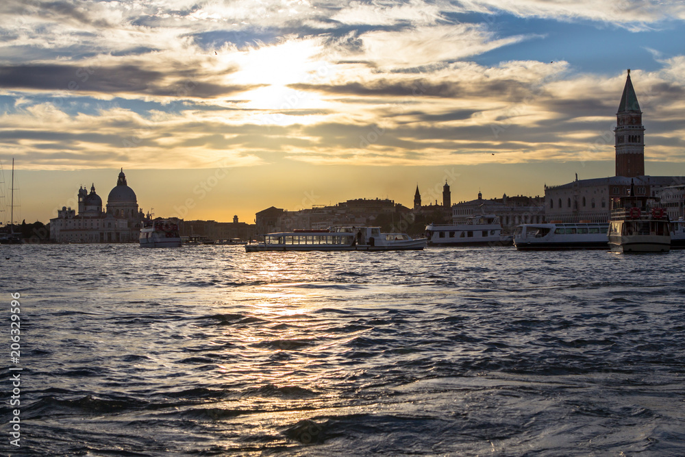 Poster Sunset behind the Church of Madonna Della Salute in Venice