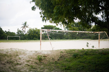 campo de fútbol de arena en un orfanato en Kenia