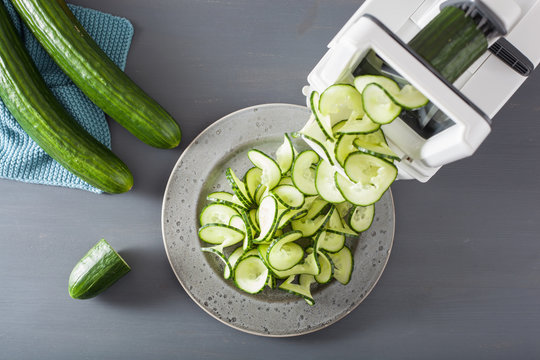 spiralizing cucumber vegetable with spiralizer