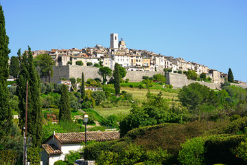 Fototapeta na wymiar Landscape view of the historic village of Saint Paul de Vence in France