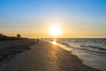 Fototapeta na wymiar Sunrise by the Beach