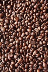 Frisch geröstere Kaffeebohnen, bildfüllend