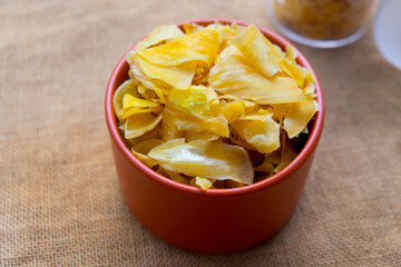 Dried jackfruit chips