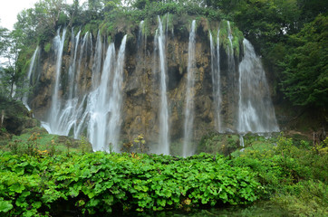 Fototapeta na wymiar Wasserfall, Plitvicer Seen, Nationalpark, Kroatien,