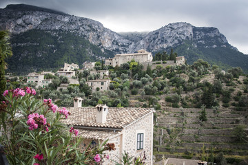 Obraz premium pueblos de montaña en mallorca