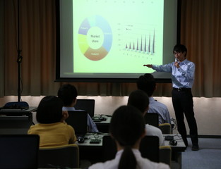 プロジェクターを使ってのプレゼンテーション