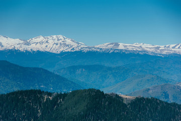Obraz na płótnie Canvas Amazing views in the Caucasus mountains. Snow-capped peaks, blue sky, sunny day