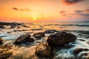 Obraz premium Wave sound , golden hours ,sea waves 