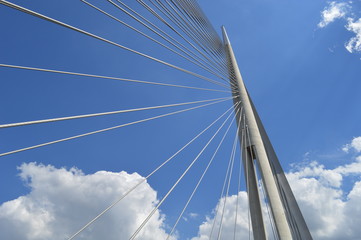 Suspension bridge with very high pylon