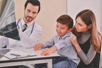 Health Concepts. Doctor and patient viewing x-ray film. The doctor and the patient feel relaxed at the check-in time. The doctor encouraged the patient. Inside the hospital are doctor X-ray patient.