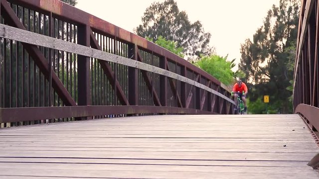 corriendo en bicilceta