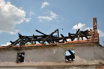 Spalony dach