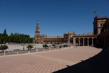 Fototapeta premium Plaza de Espana - Ein architektonischer Komplex in Sevilla, Spanien (Andalusien)