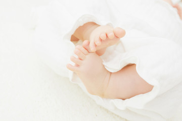 乳児の足