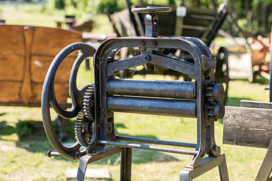 Old mangle for housework. Devices that facilitate housework in an old house.