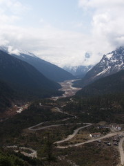 Road Trip to Yumthang Valley ,Sikkim INDIA , 15th APRIL 2013 : Yumthang Valley, Sikkim: Breathtaking Terrain, Rhododendrons and Snowline