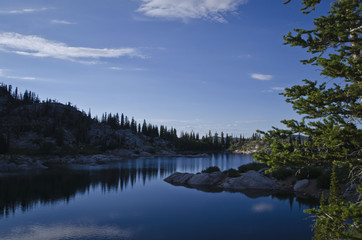 Obraz premium The beautiful landscape of lake mary on the mountain top of the great utah wilderness. 
