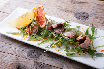 Grilled roast beef salad