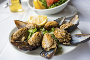 Stuffed mussels (midye dolma)