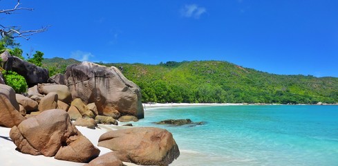 La plage d'Anse Lazio sur l'île de Praslin aux Seychelles