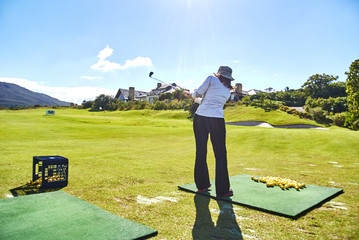 Women golf beginner golf course arabella and mountains south-africa