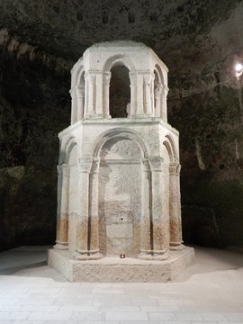 Eglise souterraine d' Aubeterre sur Dronne, Charente, France