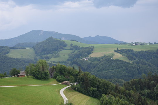 Oberdambach, Garsten, Steyr, Laussa, Berg, Alpenvorland, Wiese, Fr&uuml;hling, Sommer, Landwirtschaft, Bauer, Bauernhof, Vierkanter, Vierkanthof, Wiese, Gras, Feld, Berg